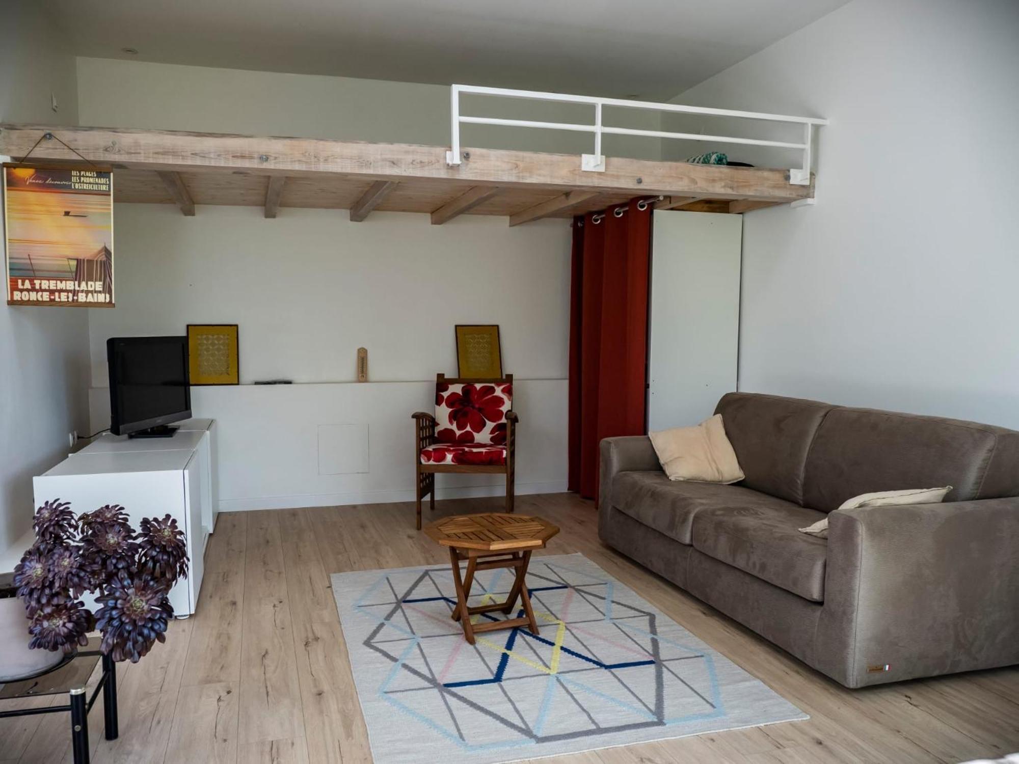 La Maison Sous Le Noyer Apartment Montessut ภายนอก รูปภาพ